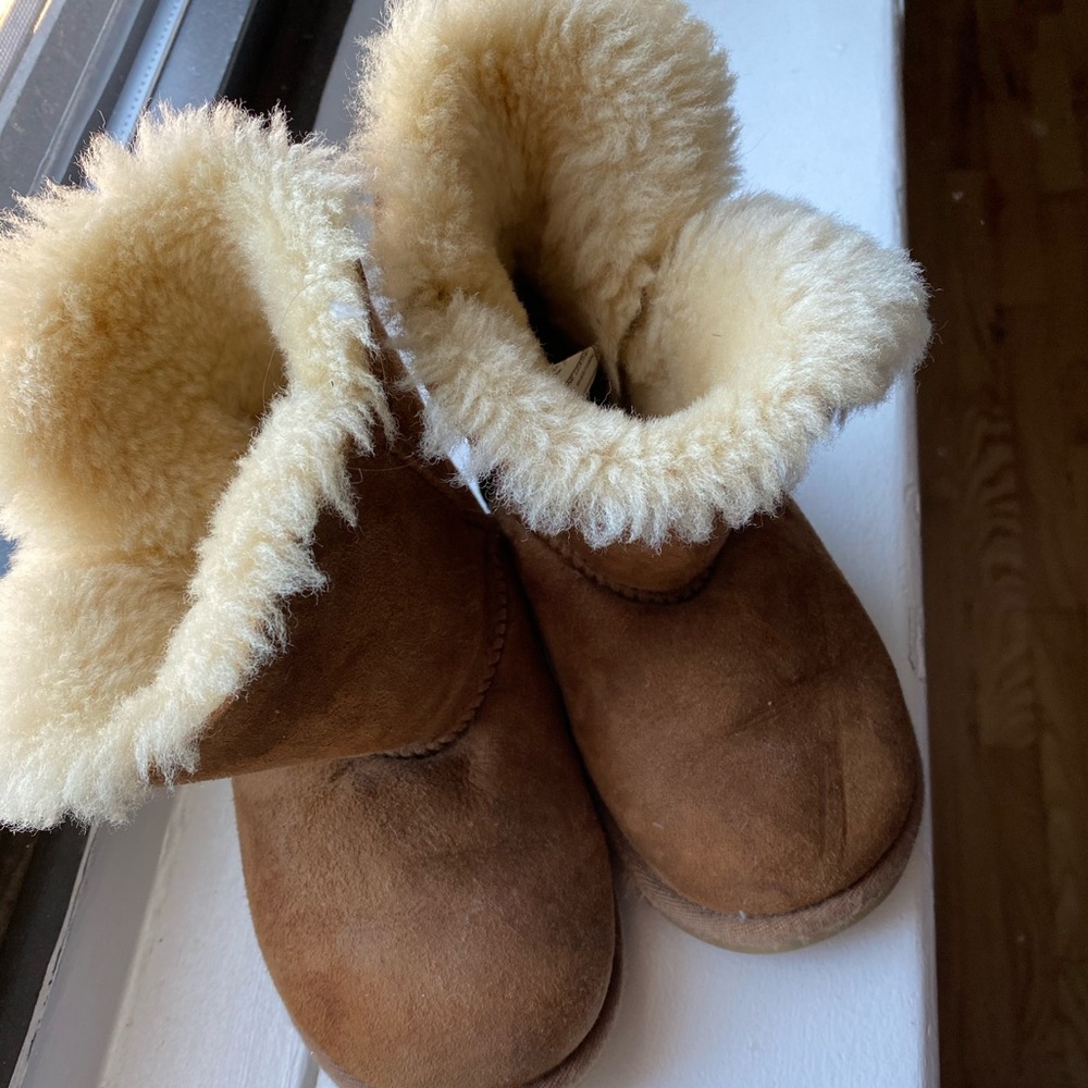 Toddler Girl Ugg Bailey Boots in Chestnut Size 11.